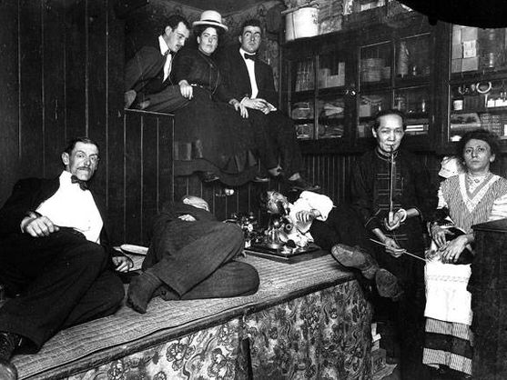 Fumadero de opio en EE.UU. en 1925